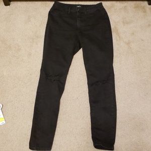 Black ripped high wasted jeans